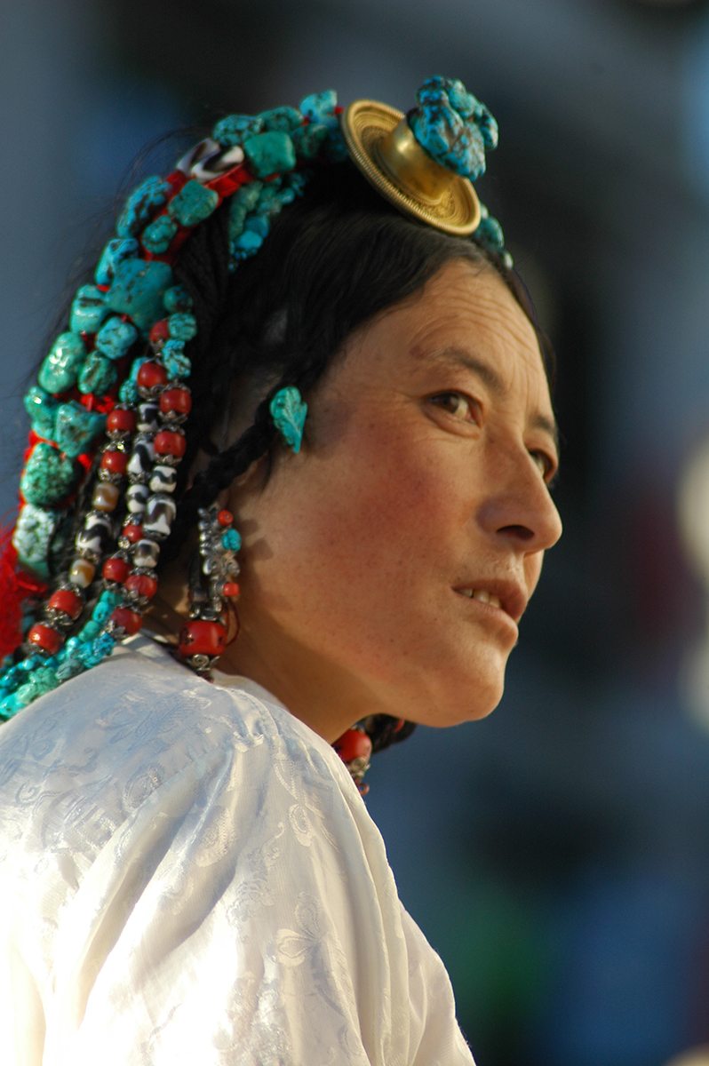 Tibetan traditional dress #Chupa | Dress clothes for women, Tibetan clothing,  History fashion
